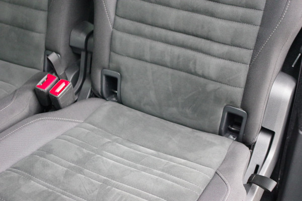 Volkswagen Touran 1.6 TDI Automaat 116 PK SCR Comfortline BNS, Trekhaak, Adap. Cruise Control, Massage, Camera