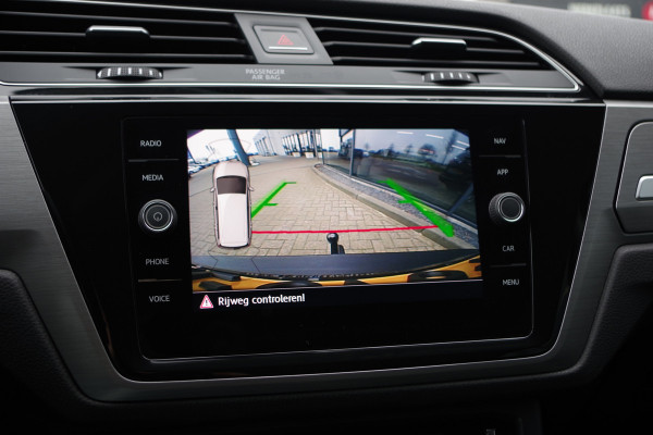 Volkswagen Touran 1.6 TDI Automaat 116 PK SCR Comfortline BNS, Trekhaak, Adap. Cruise Control, Massage, Camera