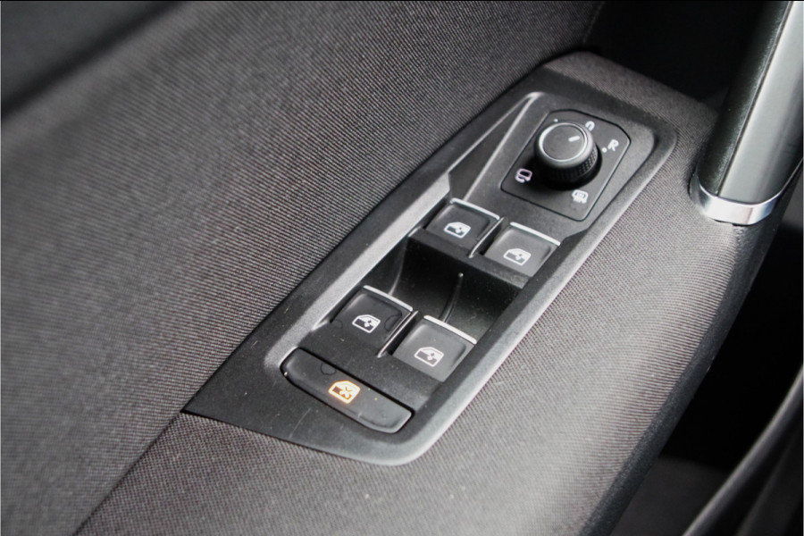 Volkswagen Touran 1.6 TDI Automaat 116 PK SCR Comfortline BNS, Trekhaak, Adap. Cruise Control, Massage, Camera