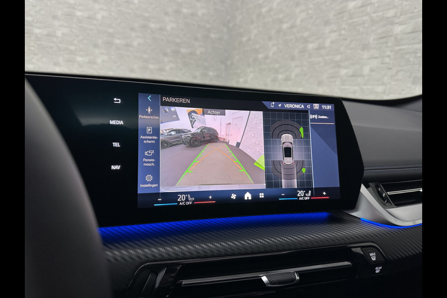 BMW X1 18i M-Sport Performance-Pack | Panorama | Sportstoelen | Carbon | Keyless-Entry | Sfeerverlichting | Achteruitrij-Camera | Carplay | Full-LED | Black-Optic | Getint Glas | Stoelverwarming | Draadloos Laden |