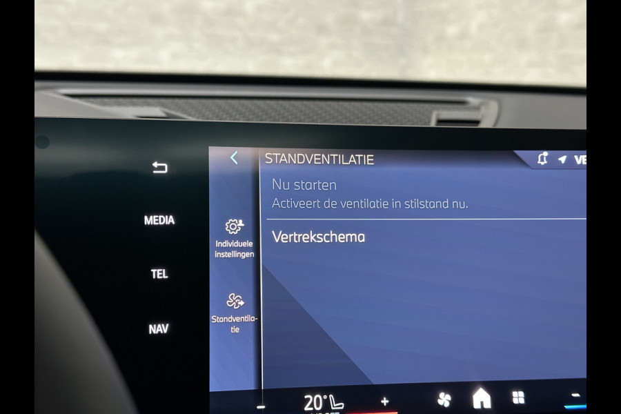 BMW X1 18i M-Sport Performance-Pack | Panorama | Sportstoelen | Carbon | Keyless-Entry | Sfeerverlichting | Achteruitrij-Camera | Carplay | Full-LED | Black-Optic | Getint Glas | Stoelverwarming | Draadloos Laden |