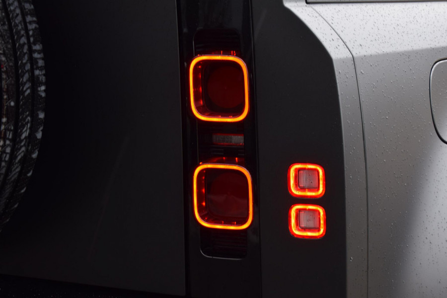 Land Rover Defender D250 110 MHEV X-Dynamic SE | Grijs kenteken | Trekhaak | Luchtvering