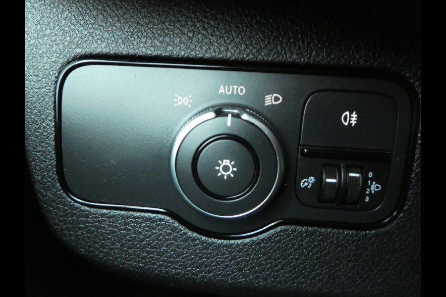 Mercedes-Benz Sprinter 215 CDI L2H2 Airco, Camera, Navigatie ,Trekhaak ,3-Zits.