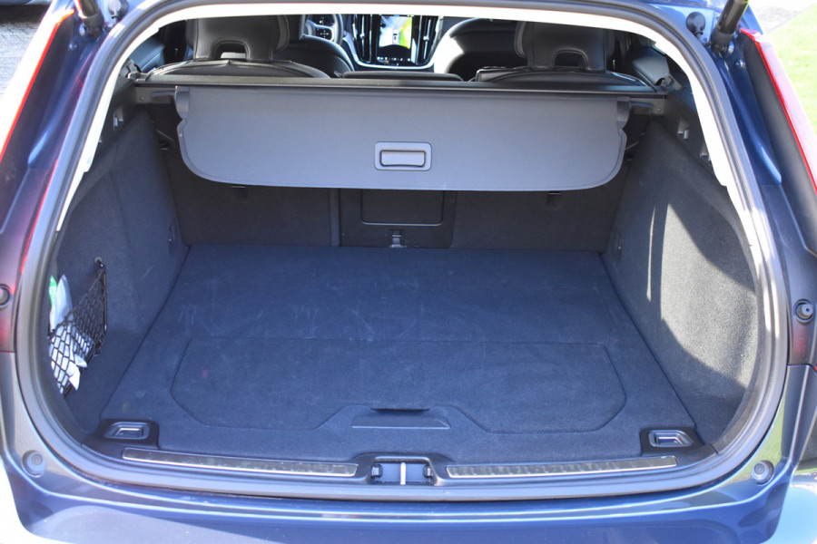 Volvo V60 T6 AWD 350PK Plug-in Hybrid Plus Dark | 360 Camera | H&K | BLIS | ACC | Stoelverwarming | Leder |