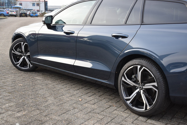 Volvo V60 T6 AWD 350PK Plug-in Hybrid Plus Dark | 360 Camera | H&K | BLIS | ACC | Stoelverwarming | Leder |