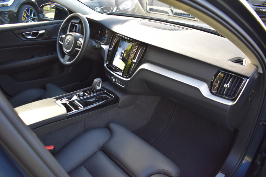 Volvo V60 T6 AWD 350PK Plug-in Hybrid Plus Dark | 360 Camera | H&K | BLIS | ACC | Stoelverwarming | Leder |