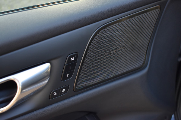 Volvo V60 T6 AWD 350PK Plug-in Hybrid Plus Dark | 360 Camera | H&K | BLIS | ACC | Stoelverwarming | Leder |