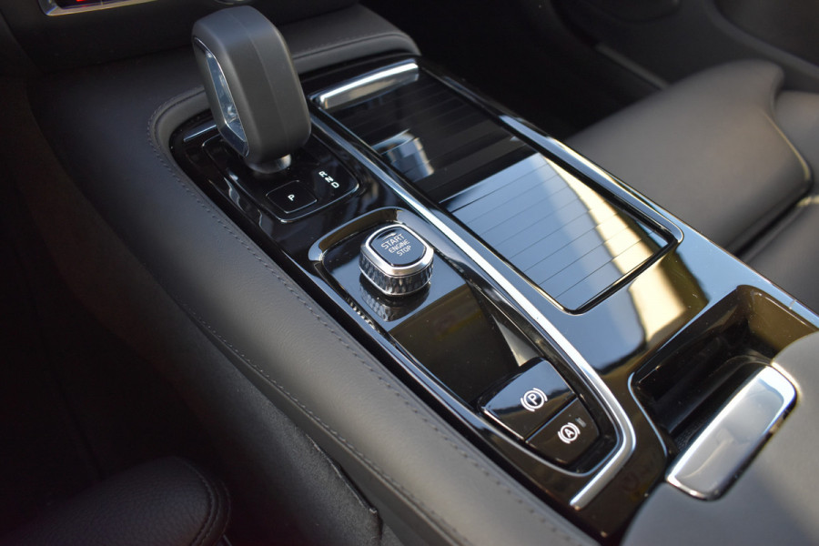 Volvo V60 T6 AWD 350PK Plug-in Hybrid Plus Dark | 360 Camera | H&K | BLIS | ACC | Stoelverwarming | Leder |