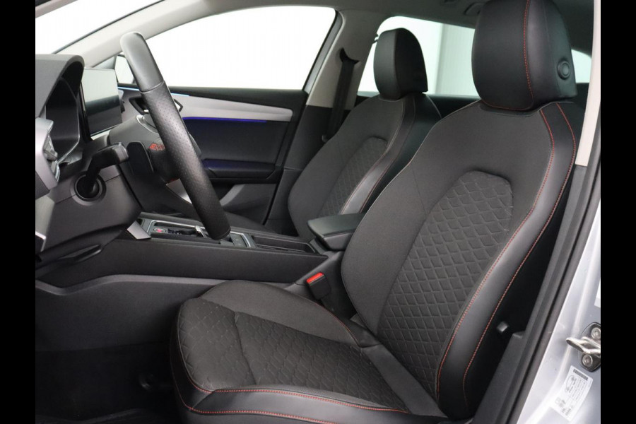 Seat Leon 1.4 e-Hybrid FR Business | Trekhaak | Stoelverwarming | Camera | Adaptive cruise | Full LED | Sportstoelen | Park Assist | Sfeerverlichting | Stuurverwarming | PHEV | Plug In