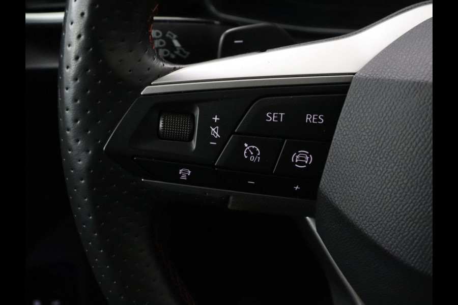 Seat Leon 1.4 e-Hybrid FR Business | Trekhaak | Stoelverwarming | Camera | Adaptive cruise | Full LED | Sportstoelen | Park Assist | Sfeerverlichting | Stuurverwarming | PHEV | Plug In