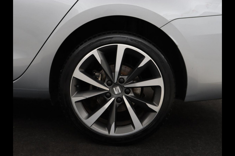 Seat Leon 1.4 e-Hybrid FR Business | Trekhaak | Stoelverwarming | Camera | Adaptive cruise | Full LED | Sportstoelen | Park Assist | Sfeerverlichting | Stuurverwarming | PHEV | Plug In