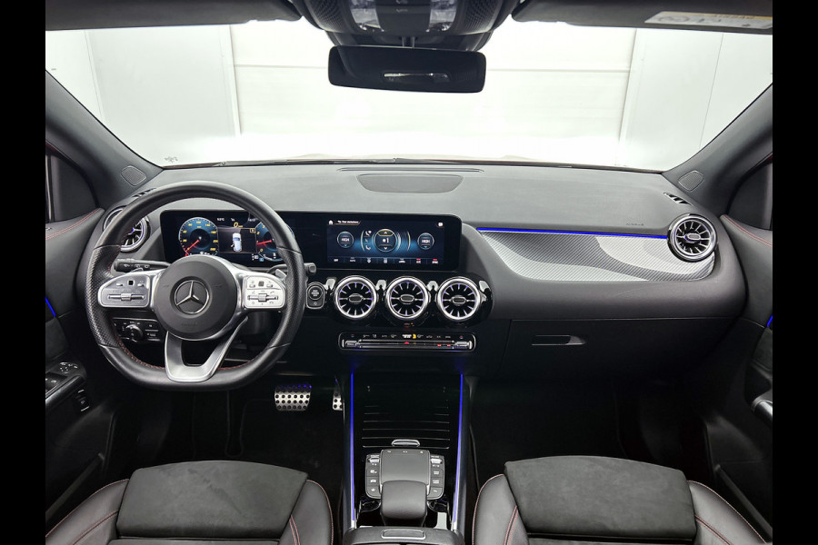 Mercedes-Benz GLA 200 Business Solution AMG 5 spaaks lichtmetalen velgen | Navigatie | MBUX wide screen | Parking support met camera achter | Trekhaak | Inclusief 24 maanden MB Certified garantie voor Europa.