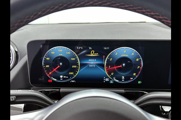Mercedes-Benz GLA 200 Business Solution AMG 5 spaaks lichtmetalen velgen | Navigatie | MBUX wide screen | Parking support met camera achter | Trekhaak | Inclusief 24 maanden MB Certified garantie voor Europa.