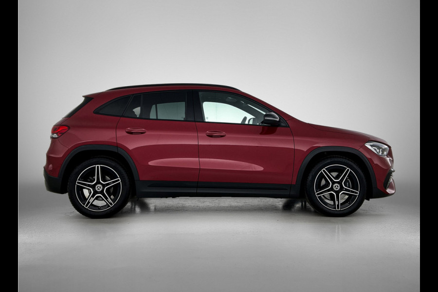 Mercedes-Benz GLA 200 Business Solution AMG 5 spaaks lichtmetalen velgen | Navigatie | MBUX wide screen | Parking support met camera achter | Trekhaak | Inclusief 24 maanden MB Certified garantie voor Europa.