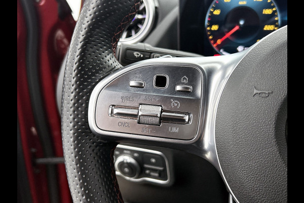 Mercedes-Benz GLA 200 Business Solution AMG 5 spaaks lichtmetalen velgen | Navigatie | MBUX wide screen | Parking support met camera achter | Trekhaak | Inclusief 24 maanden MB Certified garantie voor Europa.