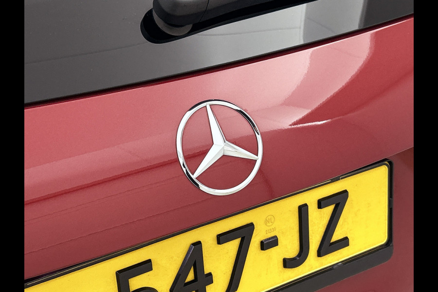 Mercedes-Benz GLA 200 Business Solution AMG 5 spaaks lichtmetalen velgen | Navigatie | MBUX wide screen | Parking support met camera achter | Trekhaak | Inclusief 24 maanden MB Certified garantie voor Europa.