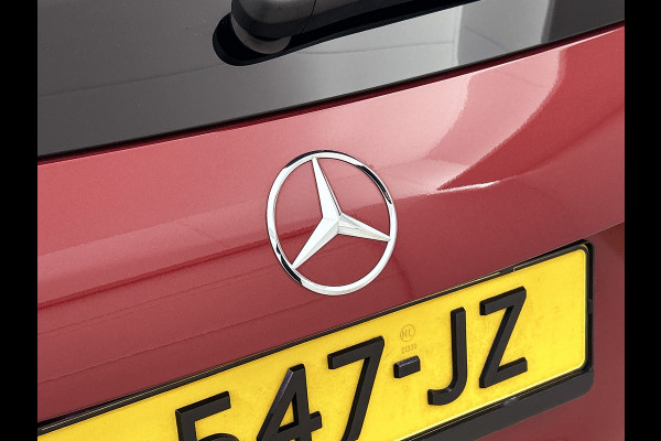 Mercedes-Benz GLA 200 Business Solution AMG 5 spaaks lichtmetalen velgen | Navigatie | MBUX wide screen | Parking support met camera achter | Trekhaak | Inclusief 24 maanden MB Certified garantie voor Europa.