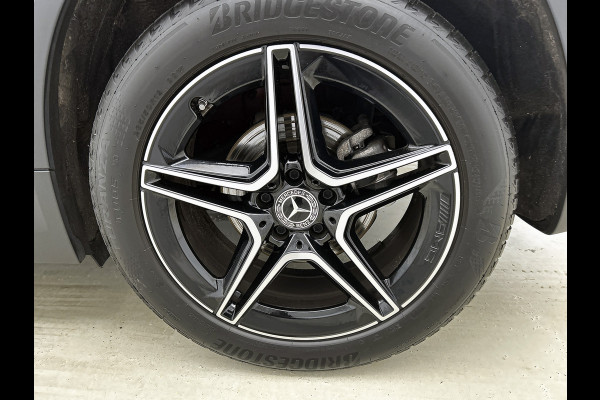 Mercedes-Benz GLA 200 Business Solution AMG 5 spaaks lichtmetalen velgen | Navigatie | MBUX wide screen | Parking support met camera achter | Trekhaak | Inclusief 24 maanden MB Certified garantie voor Europa.