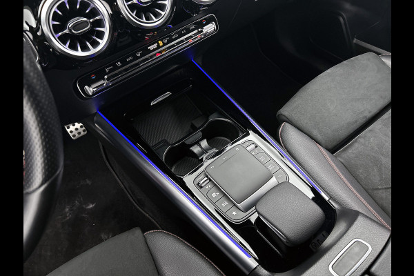 Mercedes-Benz GLA 200 Business Solution AMG 5 spaaks lichtmetalen velgen | Navigatie | MBUX wide screen | Parking support met camera achter | Trekhaak | Inclusief 24 maanden MB Certified garantie voor Europa.