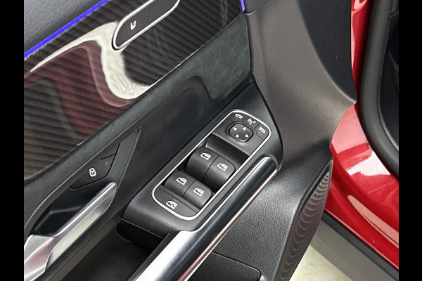 Mercedes-Benz GLA 200 Business Solution AMG 5 spaaks lichtmetalen velgen | Navigatie | MBUX wide screen | Parking support met camera achter | Trekhaak | Inclusief 24 maanden MB Certified garantie voor Europa.