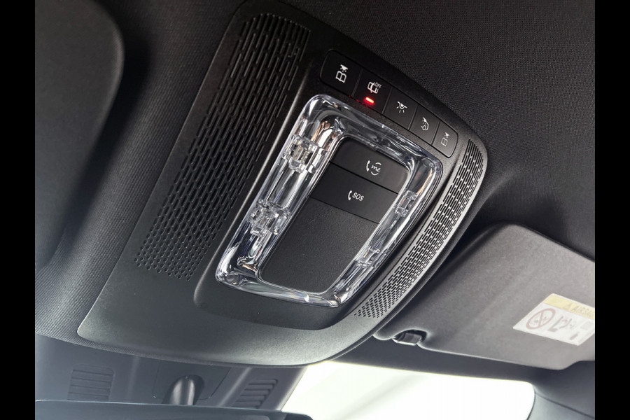 Mercedes-Benz GLA 200 Business Solution AMG 5 spaaks lichtmetalen velgen | Navigatie | MBUX wide screen | Parking support met camera achter | Trekhaak | Inclusief 24 maanden MB Certified garantie voor Europa.