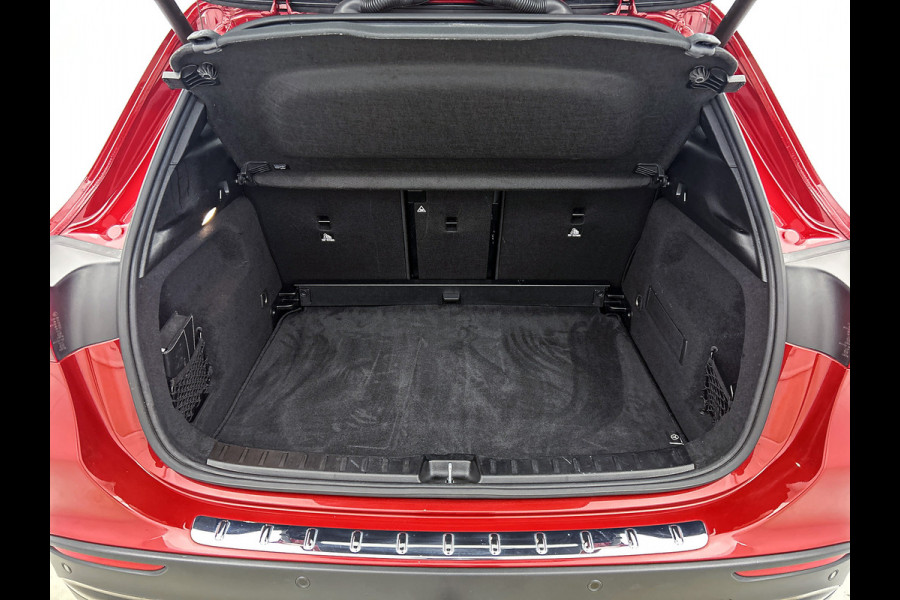 Mercedes-Benz GLA 200 Business Solution AMG 5 spaaks lichtmetalen velgen | Navigatie | MBUX wide screen | Parking support met camera achter | Trekhaak | Inclusief 24 maanden MB Certified garantie voor Europa.