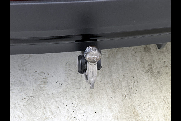 Mercedes-Benz GLA 200 Business Solution AMG 5 spaaks lichtmetalen velgen | Navigatie | MBUX wide screen | Parking support met camera achter | Trekhaak | Inclusief 24 maanden MB Certified garantie voor Europa.