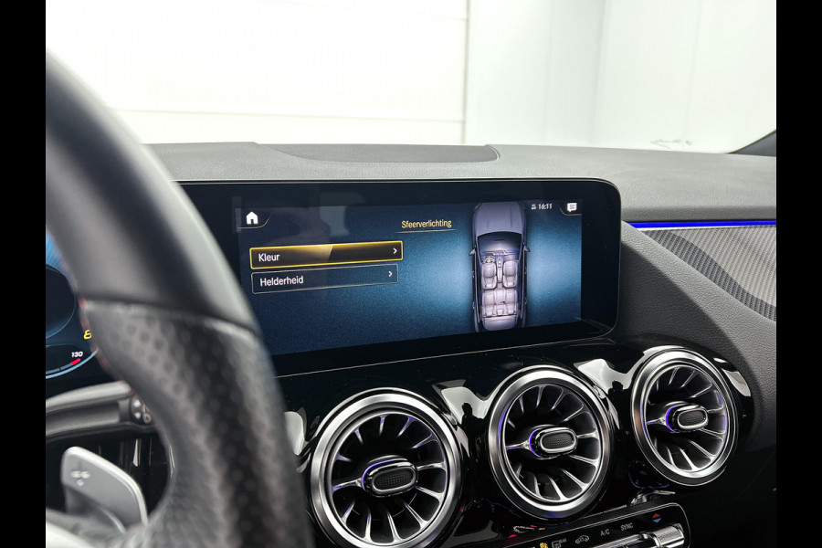 Mercedes-Benz GLA 200 Business Solution AMG 5 spaaks lichtmetalen velgen | Navigatie | MBUX wide screen | Parking support met camera achter | Trekhaak | Inclusief 24 maanden MB Certified garantie voor Europa.
