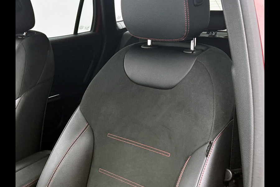 Mercedes-Benz GLA 200 Business Solution AMG 5 spaaks lichtmetalen velgen | Navigatie | MBUX wide screen | Parking support met camera achter | Trekhaak | Inclusief 24 maanden MB Certified garantie voor Europa.