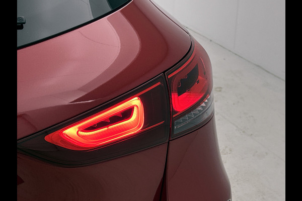 Mercedes-Benz GLA 200 Business Solution AMG 5 spaaks lichtmetalen velgen | Navigatie | MBUX wide screen | Parking support met camera achter | Trekhaak | Inclusief 24 maanden MB Certified garantie voor Europa.