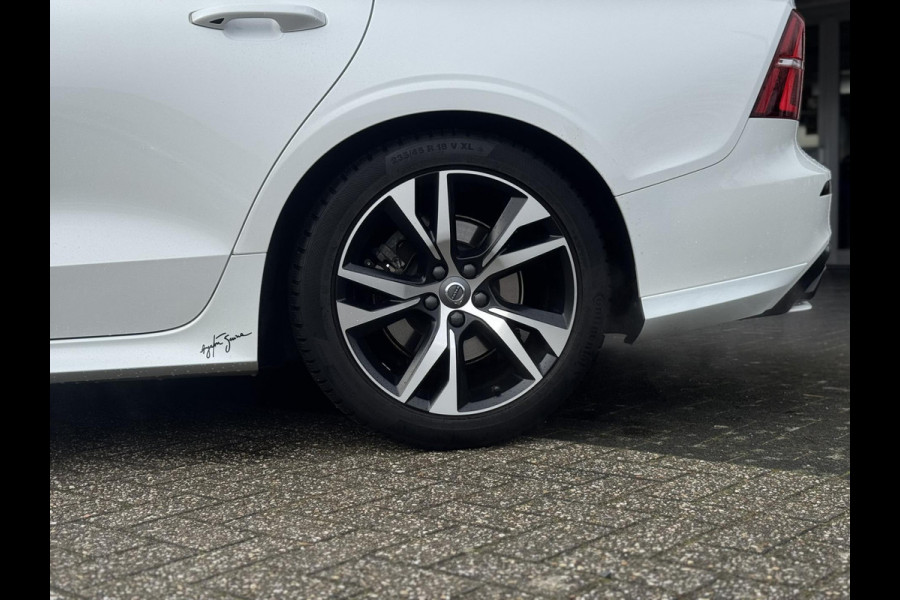 Volvo S60 2.0 B4 R-Design | Leder, Memory, ACC, Trekhaak, Stoel+Stuurverw., Camera, Carplay/Android | Dealeronderhouden | NAP |