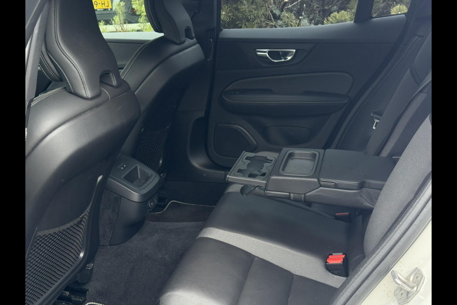 Volvo S60 2.0 B4 R-Design | Leder, Memory, ACC, Trekhaak, Stoel+Stuurverw., Camera, Carplay/Android | Dealeronderhouden | NAP |