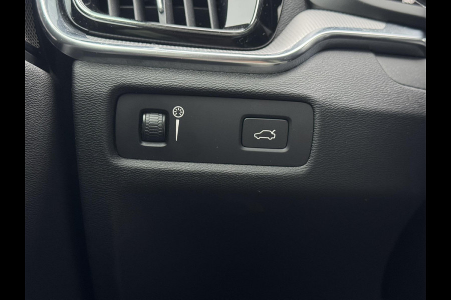 Volvo S60 2.0 B4 R-Design | Leder, Memory, ACC, Trekhaak, Stoel+Stuurverw., Camera, Carplay/Android | Dealeronderhouden | NAP |