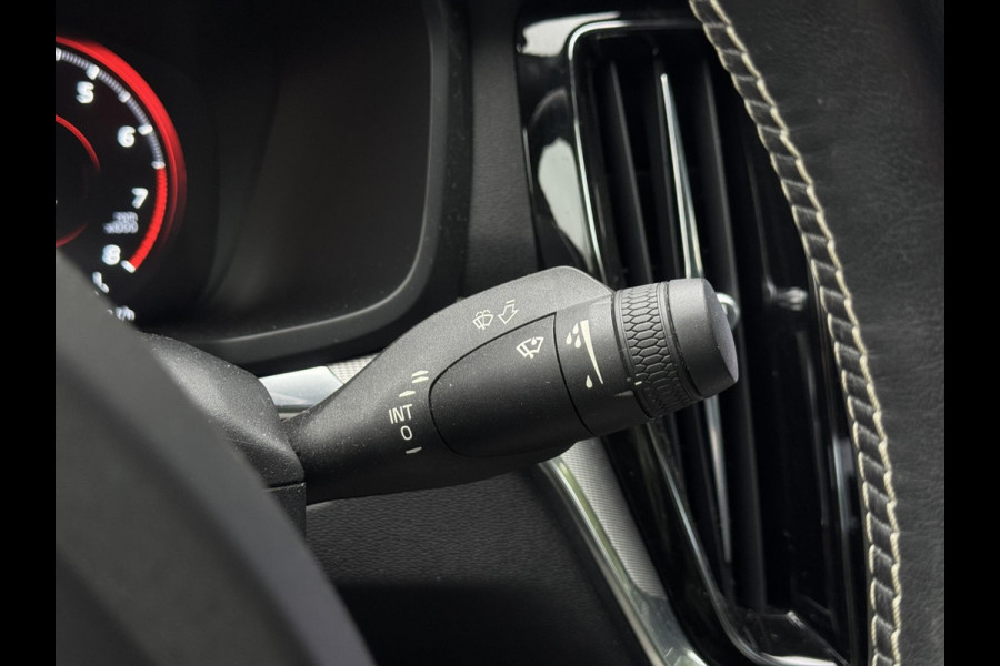 Volvo S60 2.0 B4 R-Design | Leder, Memory, ACC, Trekhaak, Stoel+Stuurverw., Camera, Carplay/Android | Dealeronderhouden | NAP |