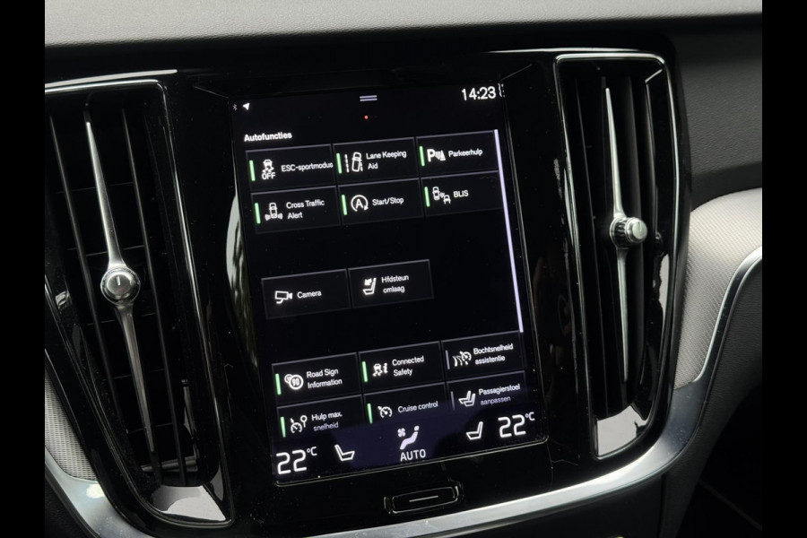 Volvo S60 2.0 B4 R-Design | Leder, Memory, ACC, Trekhaak, Stoel+Stuurverw., Camera, Carplay/Android | Dealeronderhouden | NAP |