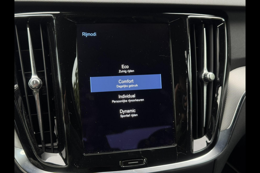 Volvo S60 2.0 B4 R-Design | Leder, Memory, ACC, Trekhaak, Stoel+Stuurverw., Camera, Carplay/Android | Dealeronderhouden | NAP |