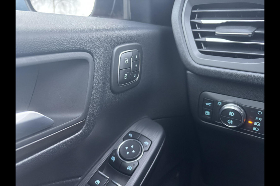 Ford Kuga 2.5 PHEV Vignale 225pk | Wegklapbare trekhaak | Panoramadak | Head-up display | Adaptieve Cruise | Winterpack | Elek Achterklep