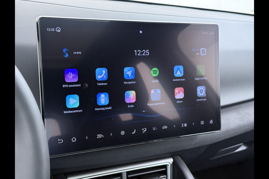 BYD ATTO 2 Boost 45 kWh VAN €31.900,- VOOR € 27.877,- UW LENTEVOORDEEL €4.023,-! | DIRECT LEVERBAAR | Volledige BYD Fabrieksgarantie t/m 11-2030 of 150.000 km | Stoel & Stuurverwarming | Adaptieve Cruise | 360° Camera | Panoramadak | Dodehoekassistent | Origineel NL Auto