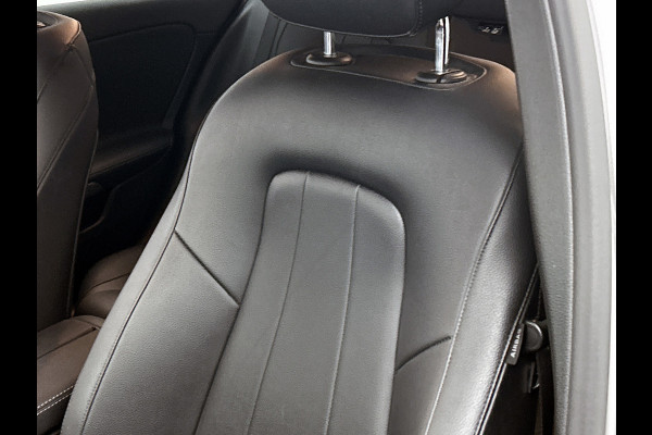 Mercedes-Benz A-Klasse 180 Business Solution Luxury (SFEERVERLICHTING, STOELVERWARMING, LEER, LED, GOED ONDERHOUDEN, 1e EIGENAAR)