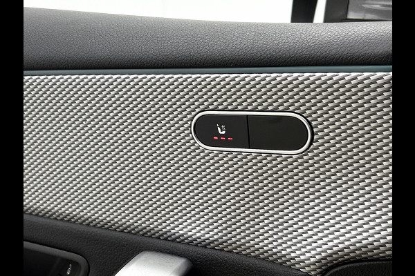 Mercedes-Benz A-Klasse 180 Business Solution Luxury (SFEERVERLICHTING, STOELVERWARMING, LEER, LED, GOED ONDERHOUDEN, 1e EIGENAAR)