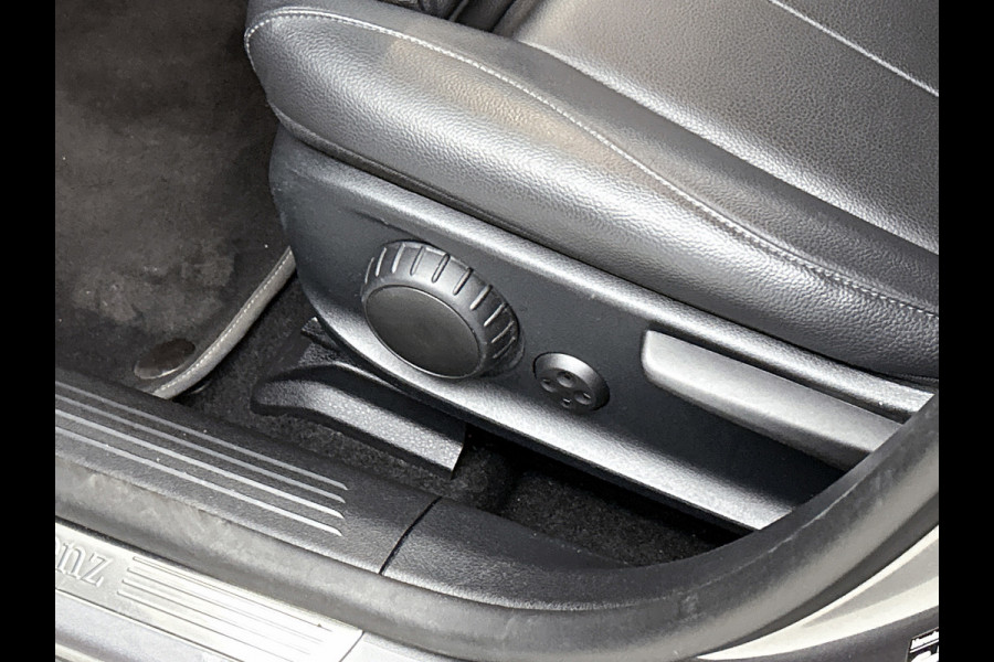 Mercedes-Benz A-Klasse 180 Business Solution Luxury (SFEERVERLICHTING, STOELVERWARMING, LEER, LED, GOED ONDERHOUDEN, 1e EIGENAAR)