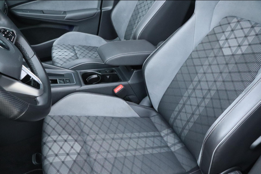 Volkswagen Golf 1.5 eTSI R-Line | 3X R-Line | PANO | IQ.Light | VOL!