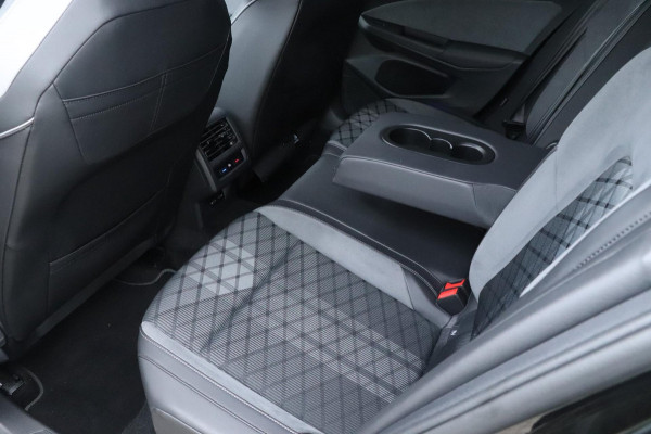 Volkswagen Golf 1.5 eTSI R-Line | 3X R-Line | PANO | IQ.Light | VOL!