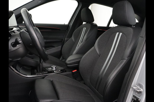 BMW X1 sDrive18i Executive Edition | Sport Line | Head-Up | Camera | Sportstoelen | Half leder | Full LED | Navigatie | Park Assist | Safety Pack | Climate control | Cruise control | DAB