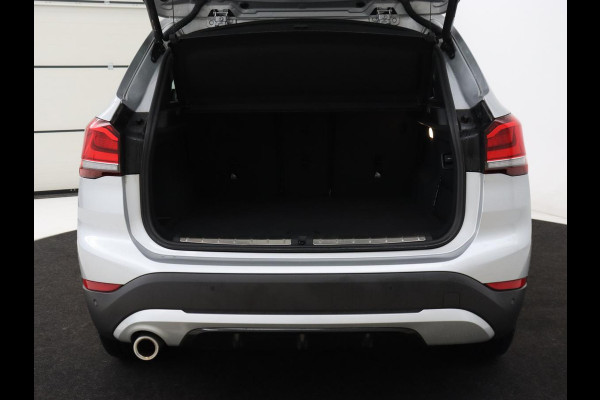 BMW X1 sDrive18i Executive Edition | Sport Line | Head-Up | Camera | Sportstoelen | Half leder | Full LED | Navigatie | Park Assist | Safety Pack | Climate control | Cruise control | DAB