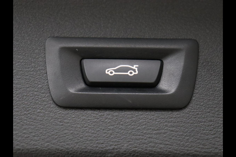 BMW X1 sDrive18i Executive Edition | Sport Line | Head-Up | Camera | Sportstoelen | Half leder | Full LED | Navigatie | Park Assist | Safety Pack | Climate control | Cruise control | DAB