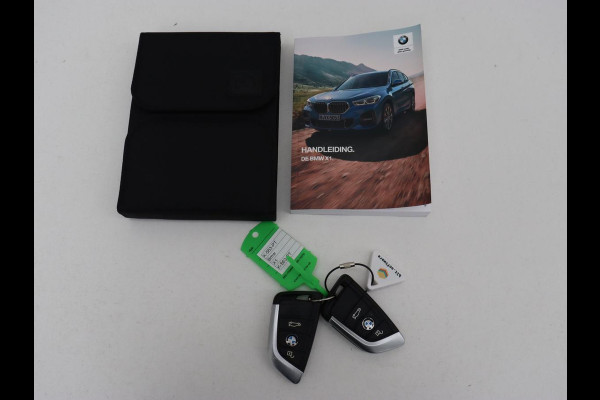 BMW X1 sDrive18i Executive Edition | Sport Line | Head-Up | Camera | Sportstoelen | Half leder | Full LED | Navigatie | Park Assist | Safety Pack | Climate control | Cruise control | DAB