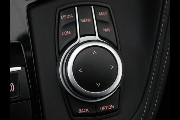 BMW X1 sDrive18i Executive Edition | Sport Line | Head-Up | Camera | Sportstoelen | Half leder | Full LED | Navigatie | Park Assist | Safety Pack | Climate control | Cruise control | DAB