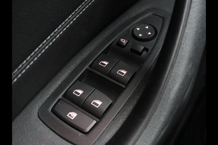 BMW X1 sDrive18i Executive Edition | Sport Line | Head-Up | Camera | Sportstoelen | Half leder | Full LED | Navigatie | Park Assist | Safety Pack | Climate control | Cruise control | DAB