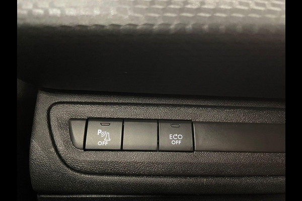 Peugeot 2008 1.2 PureTech Allure Navigatie Parkeersensoren achter Cruise Control Climate Control Half leder Lichtmetalen velgen Getinte ramen